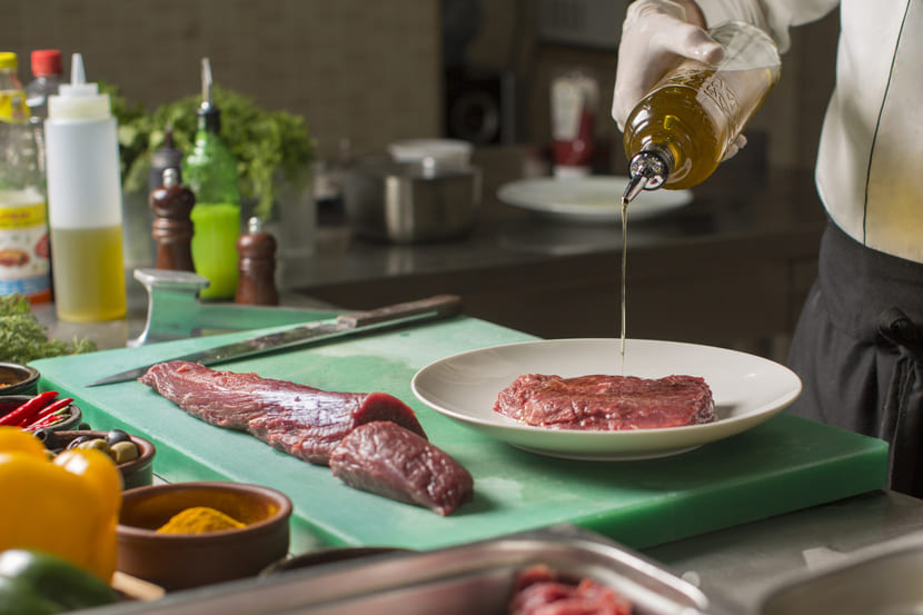 O vinagre é um alimento muito utilizado para amaciar carnes de churrasco