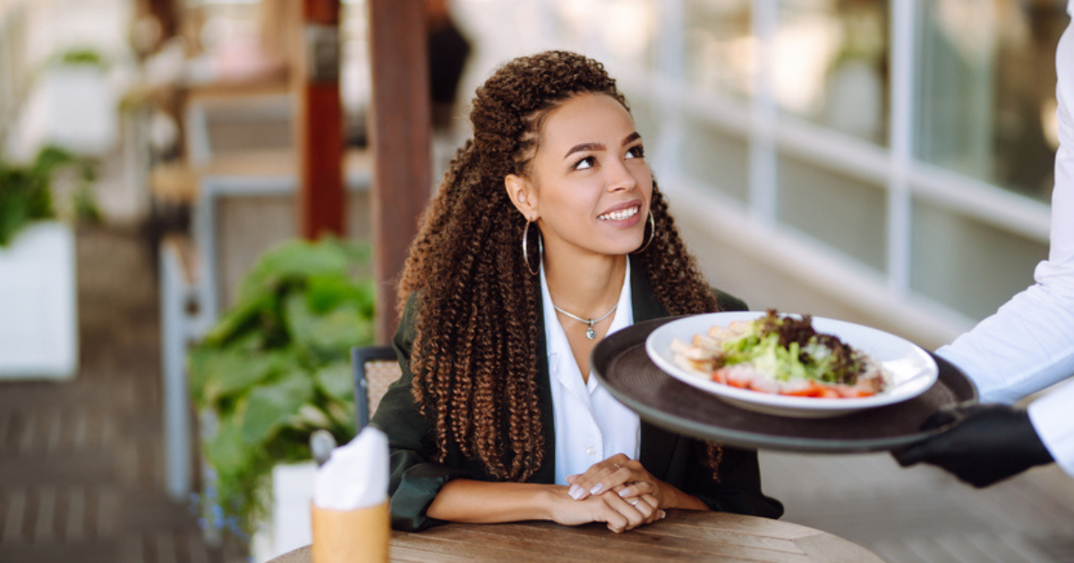 Como ser um bom garçom? 10 dicas para um bom atendimento!