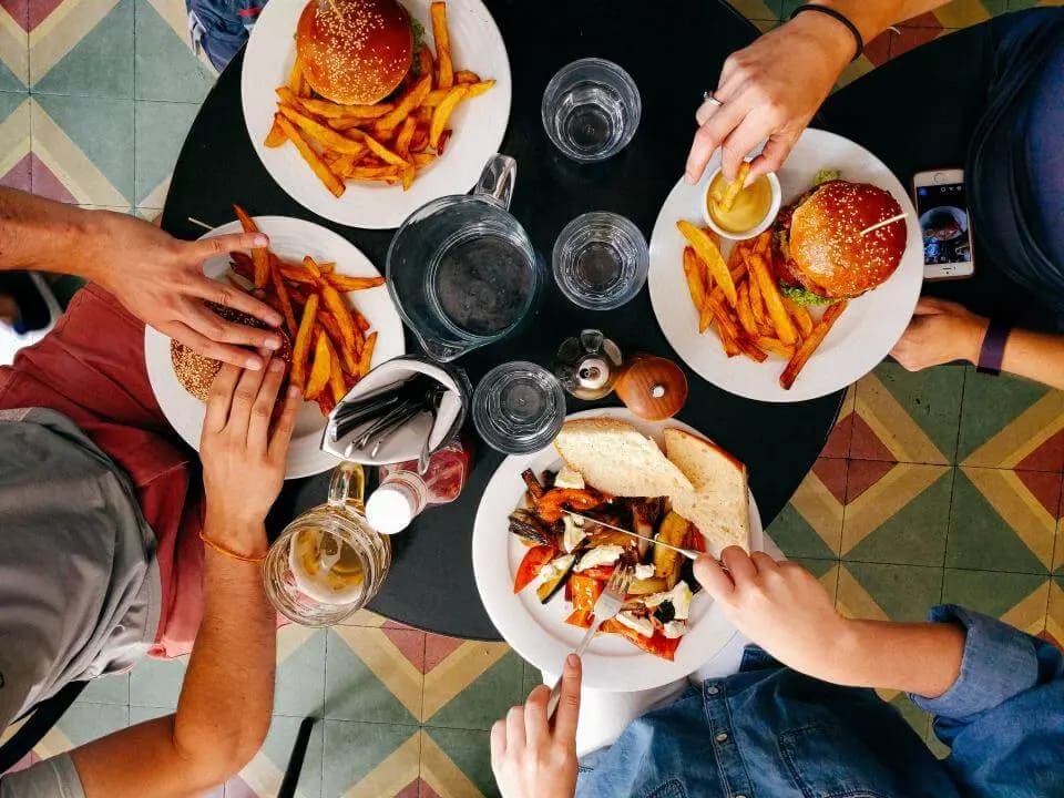 Investir em uma franquia de hamburgueria é uma ótima oportunidade para lucrar mais no ramo de food service