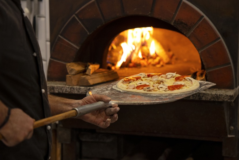 Um anúncio de pizza para a super pizza, o melhor negócio de todos os  tempos.