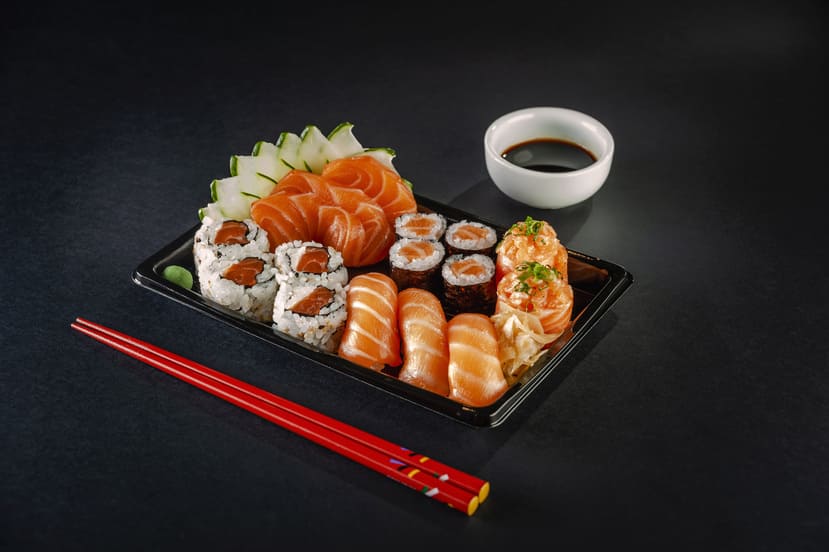 A apresentação do prato é essencial para quem busca sobre como fazer sushi para vender
