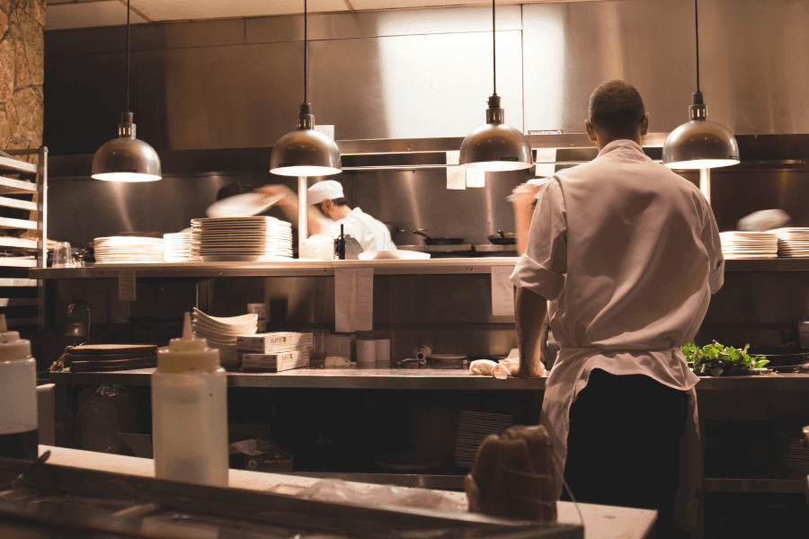 Como montar o layout da cozinha do seu restaurante?