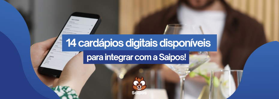 Uma pessoa segura um smartphone exibindo um cardápio digital, com taças de vinho e uma pessoa ao fundo, em um restaurante. Uma faixa azul sobrepõe a imagem com a frase "14 cardápios digitais disponíveis para integrar com a Saipos!". O logo Saipos está na parte inferior.