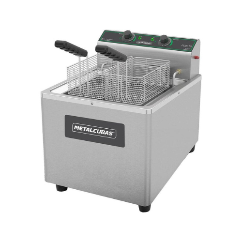 Fritadeira elétrica industrial Metalcubes com duas cestas de metal, controle de temperatura e fácil manuseio, ideal para preparar alimentos para restaurantes e estabelecimentos comerciais.