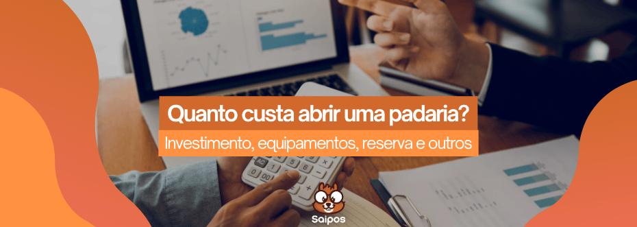 Mãos de uma pessoa usando calculadora sobre mesa com notebook e planilhas. No centro, banner laranja com o texto: "Quanto custa abrir uma padaria? Investimento, equipamentos, reserva e outros".