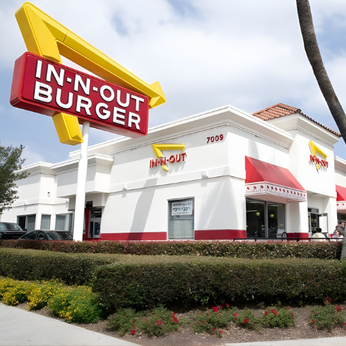 imagem do lado de fora do estabelecimento do in n-out