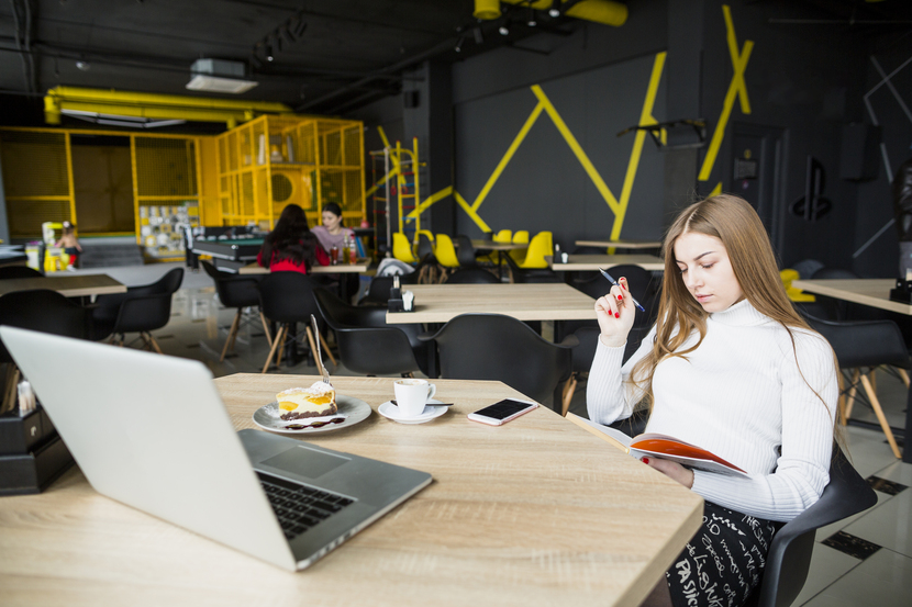 Decoração cafeteria coworking